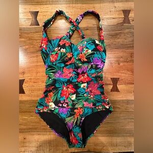 Euc Onepice woman tropical  Floral Swimwear